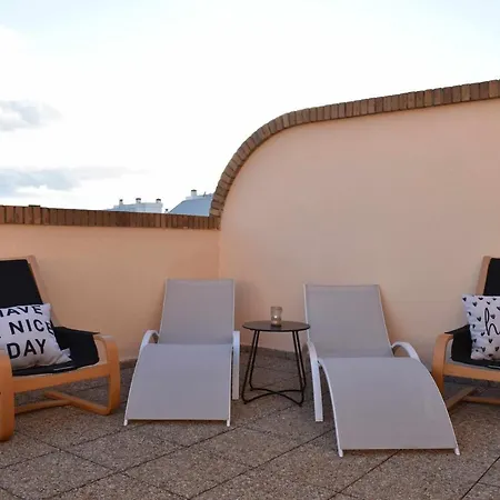 Atico Con Vistas Al Castillo Al Lado Del Mar 아파트